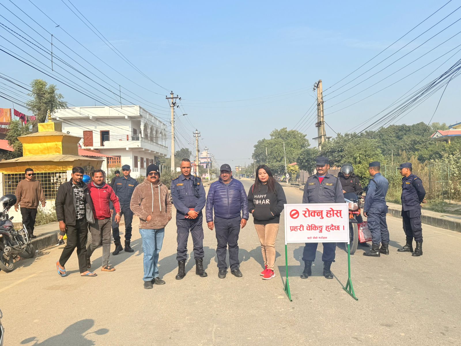 मेडिहवमा दुर्घटनाको लागि चोक चोकमा जनचेतनाको लागि बोर्डहरू लगाएको