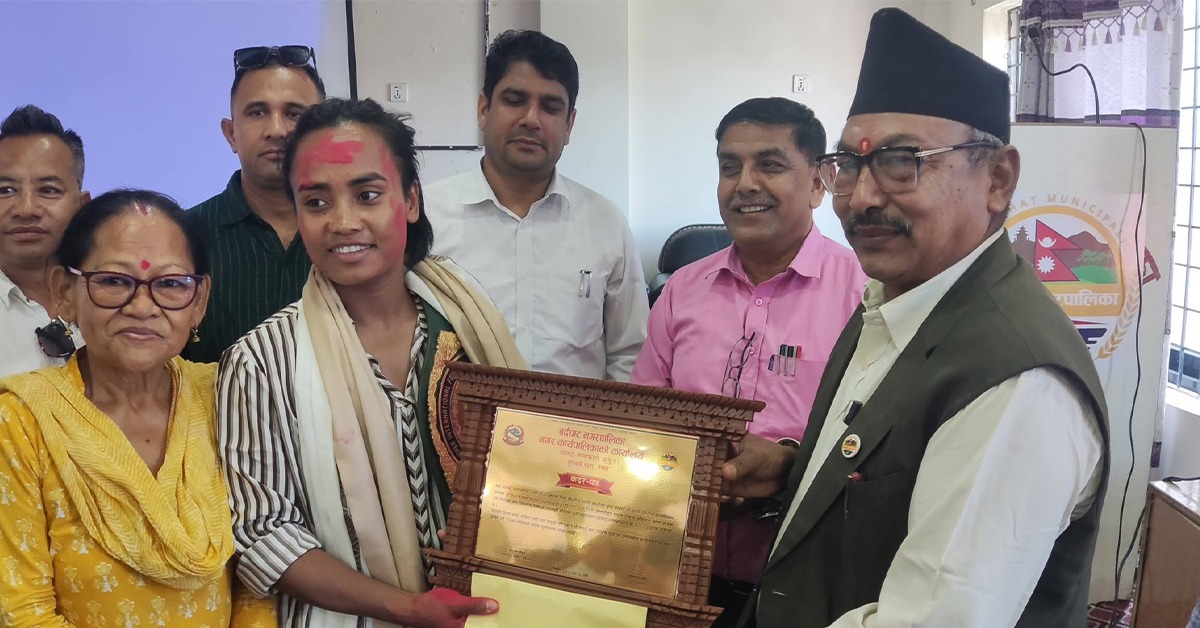 कम्बोडियामा स्वर्ण जितेर फर्किनुभएकी सुष्मालाई बाजागाजा सहित  सम्मान